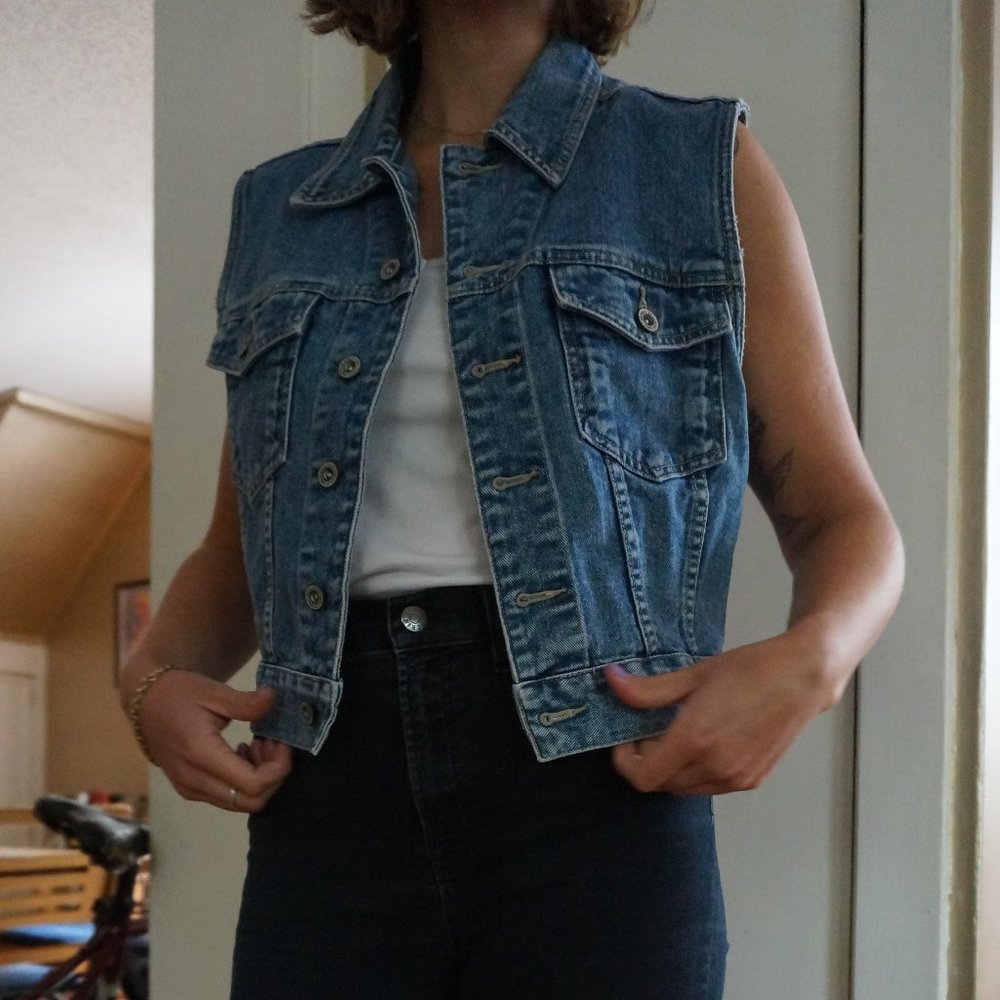 American Eagle Women's Denim Vest, Medium